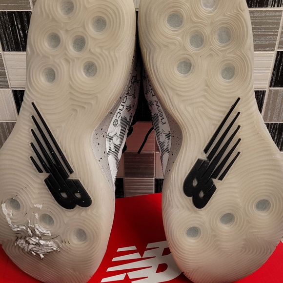 New Balance men's athletic shoes - Picture 8 of 12